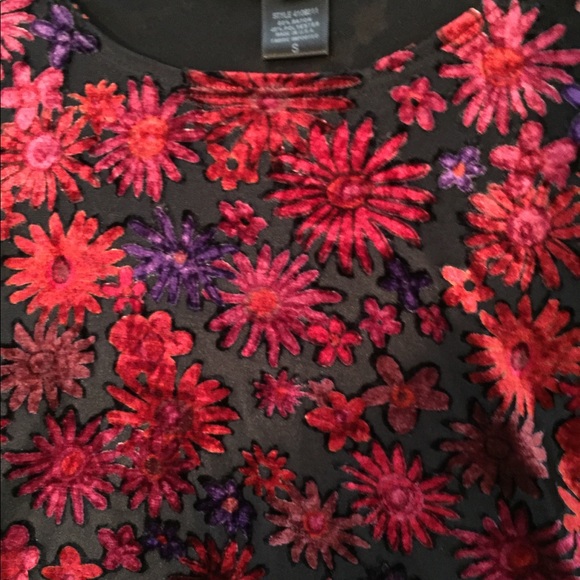 Women’s flowered top - Picture 4 of 4